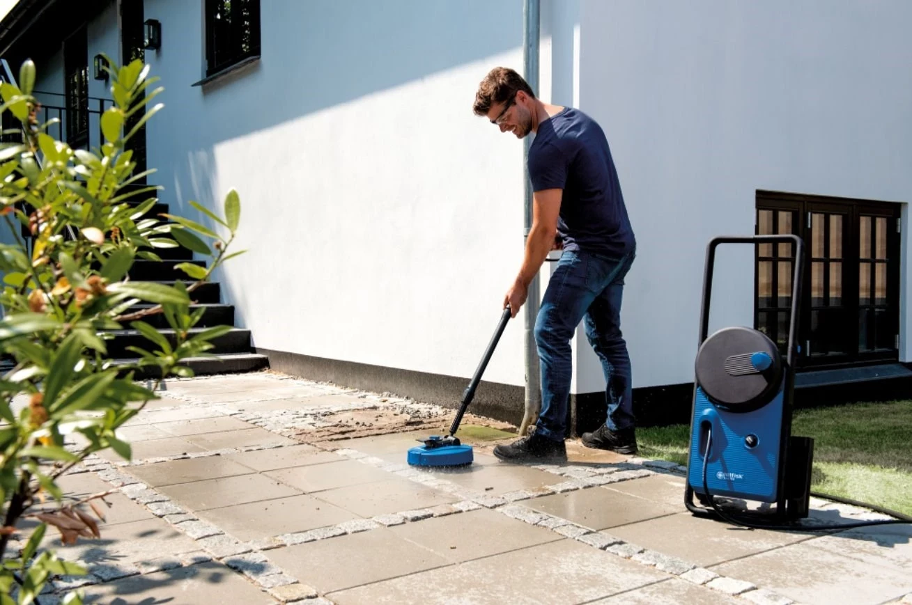 Pastralnik z visokim pritiskom Nilfisk Core, 150-10 PowerControl PA EU, 468 l/h, 2000 W, črno / modro