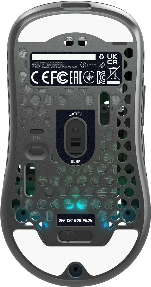 Ambidextrous igralniška miška Cherry XTRFY M42 RGB, optična, RF brezžična + USB Type-C, 19000 DPI, bela