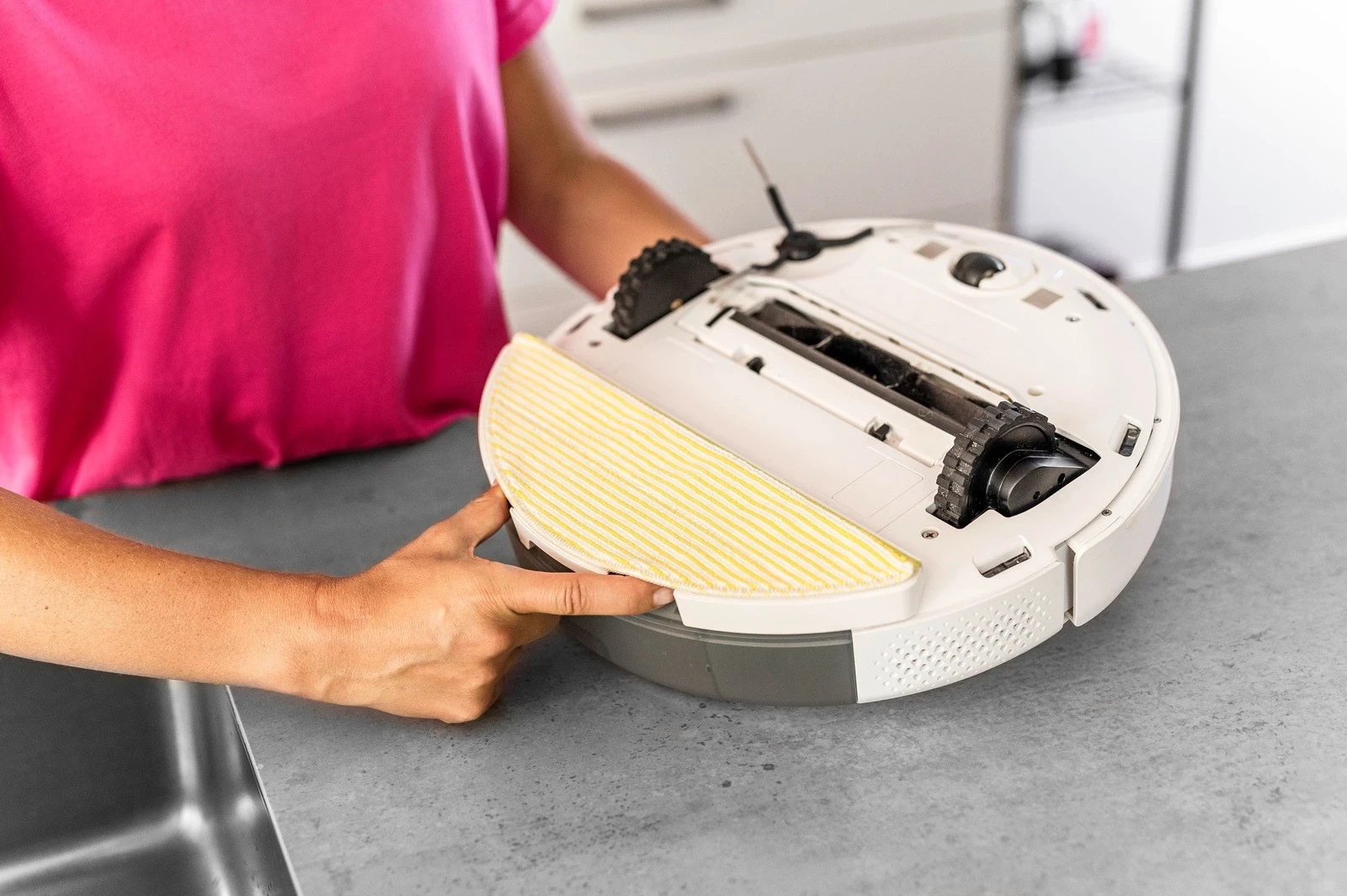 Robotski sesalnik KARCHER RCV 5 - bel