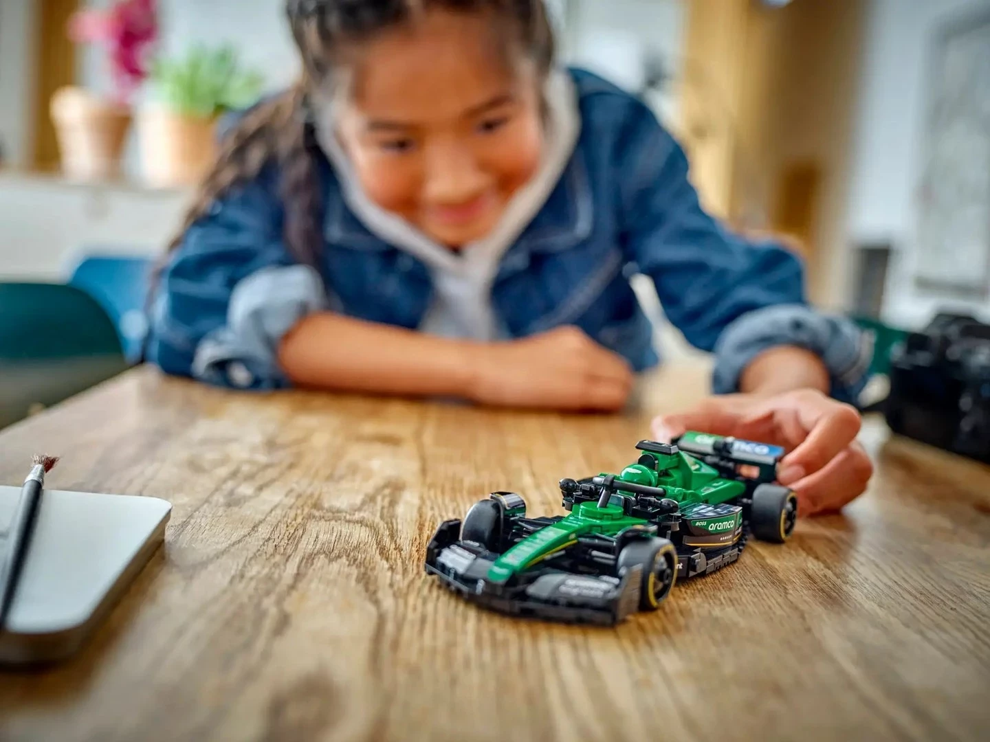 Model Aston Martin Aramco F1 AMR24, komplet LEGO Speed Champions, 269 kosov, zelen