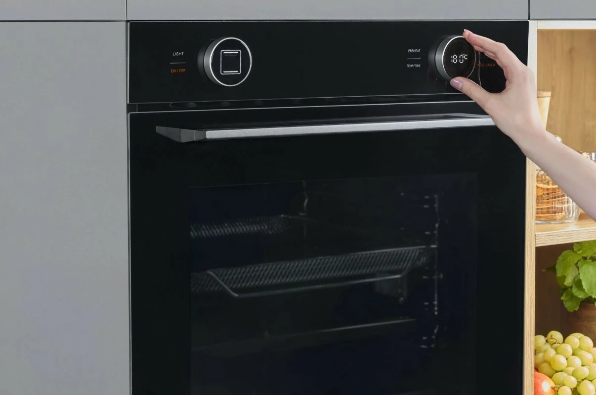 Pečica 72 L, kataliza/para, AirFry, črna — Amica ED6769BA+ S-TYPE