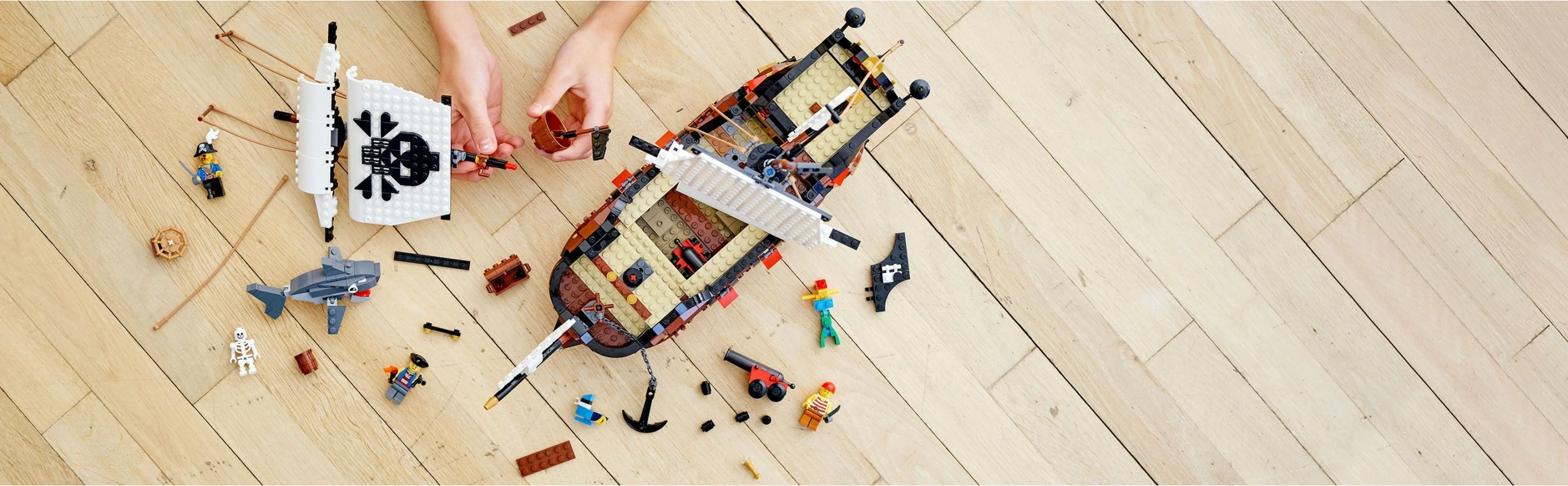 Set gradnje 3 v 1: Piratski čoln, LEGO Creator 31109, 1264 delov, večbarven