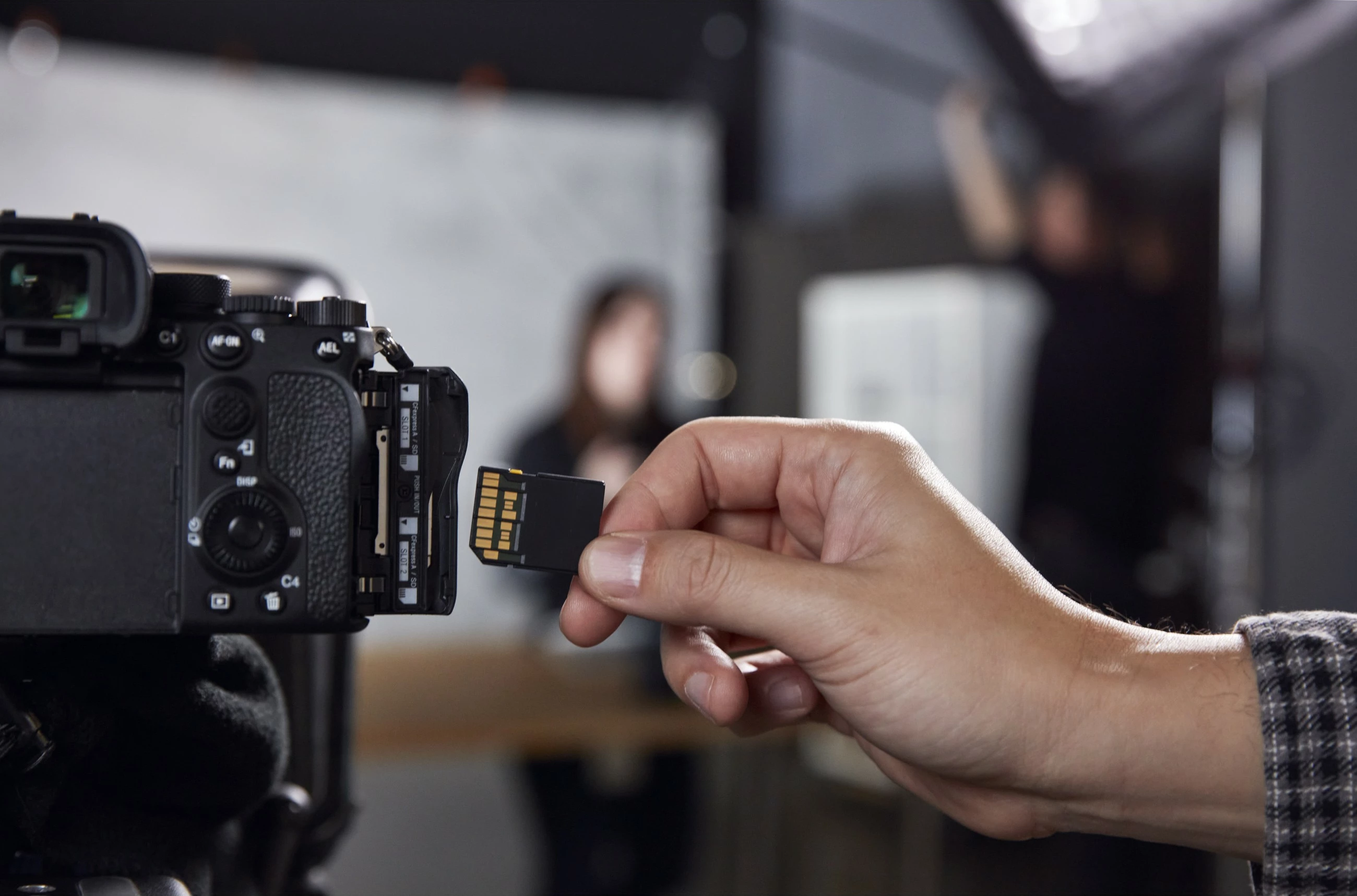 Kartica SDXC 512 GB Canvas React Plus, UHS-II, 280 MB/s, črna - Kingston