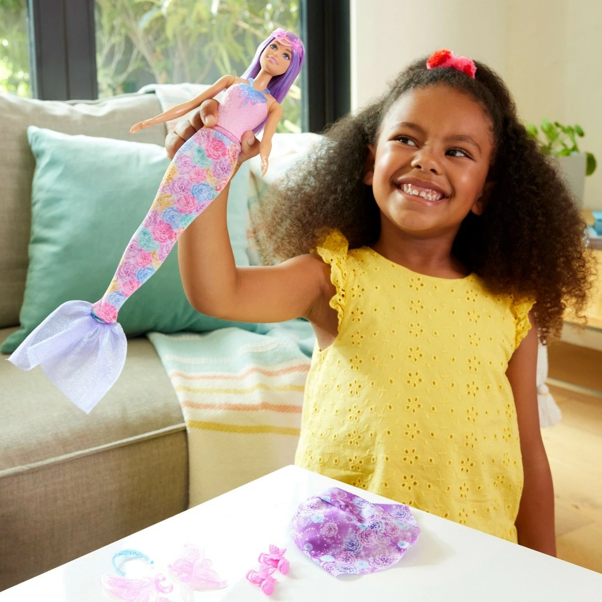 Lutka z oblačili vile in morske deklice, Barbie Mattel JCP74, komplet dodatkov za deklice