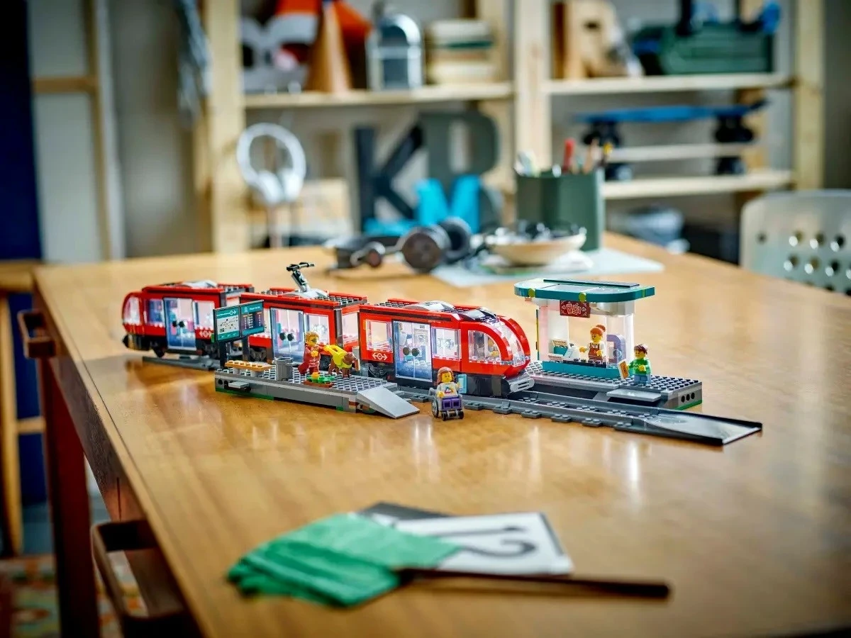 Tramvaj in postaja LEGO CITY 60423, set