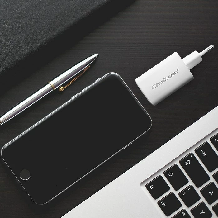 Polnilec za mobilne naprave Qoltec 50765, 65 W, bel, za notranjo uporabo