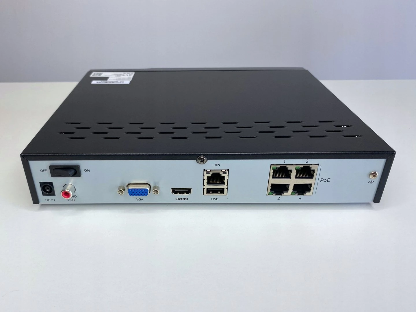 Omrežni video snemalnik Reolink NVS4, 4-kanalni, 6 TB, črn