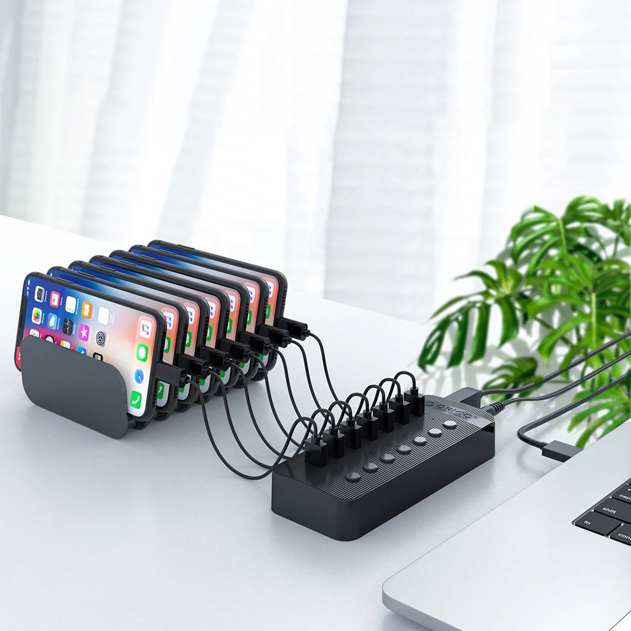 USB-hub z 16 priključki Orico CT2U3-16AB, USB 3.0, z individualnimi stikali, črn