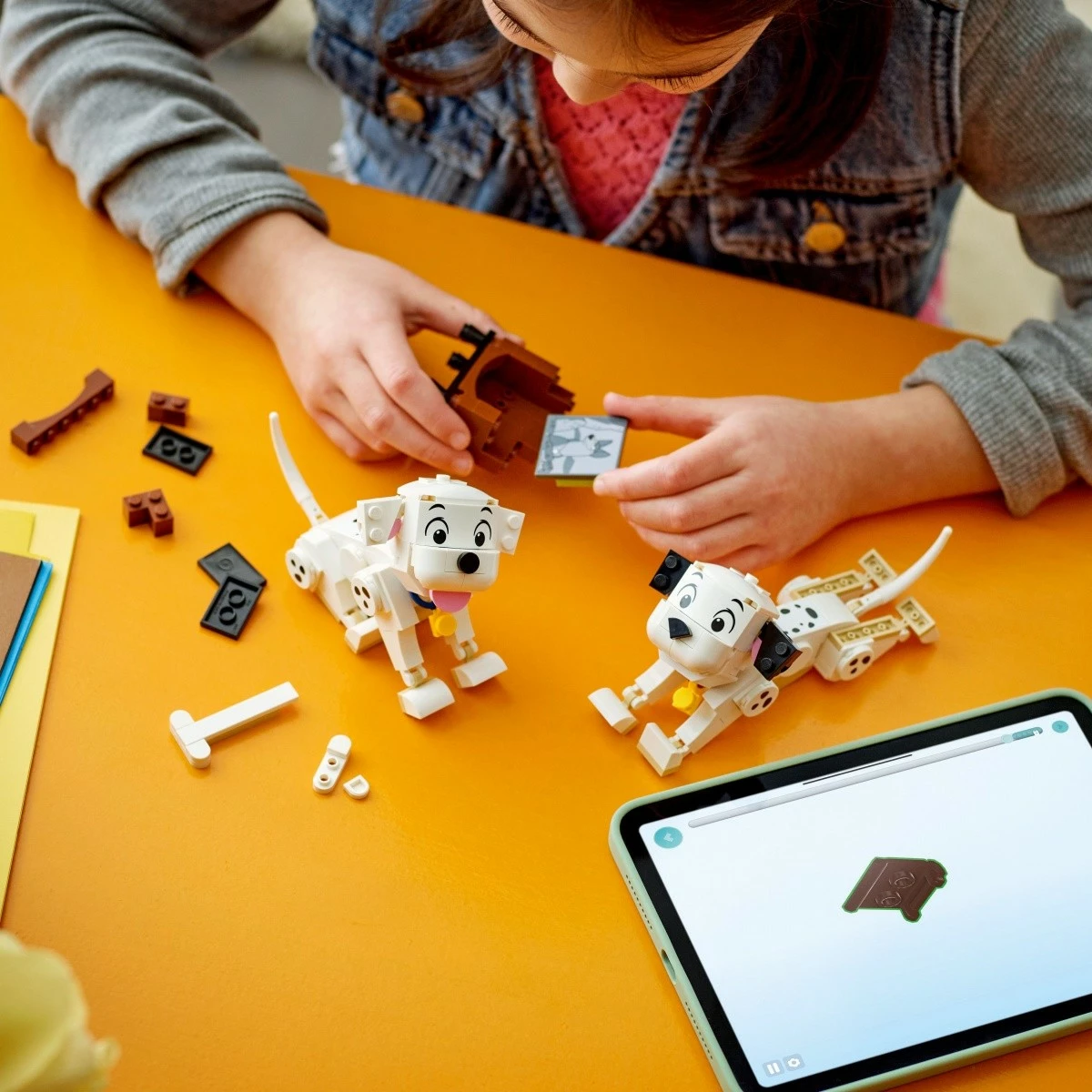 Set za sestavljanje 101 Dalmatinci, Lucky in Penny, LEGO Disney 43271, 268 kosov