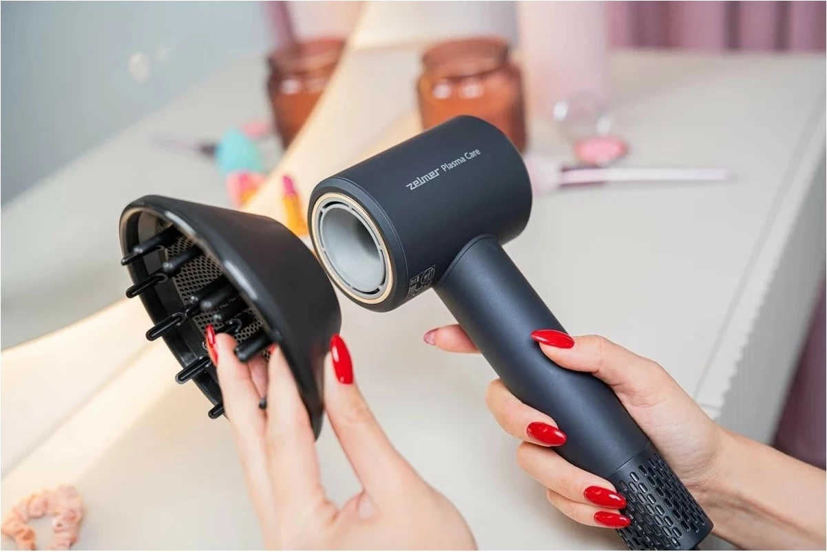 Sušilnik za lase, Zelmer ZHD9004, 1600 W, LED zaslon, BLDC motor, črn