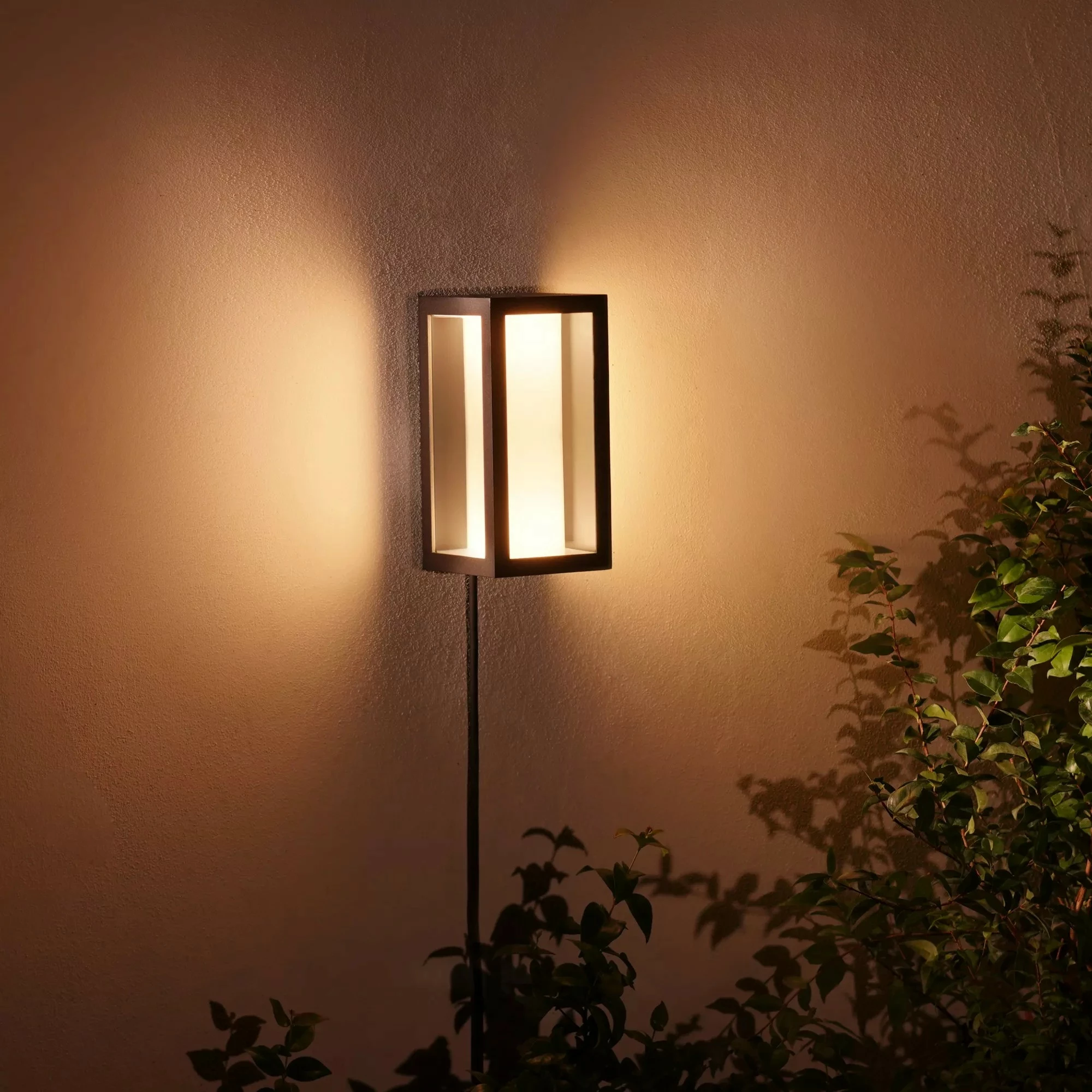 Zunanji LED svetilka Philips Hue Impress, črn, večbarvna