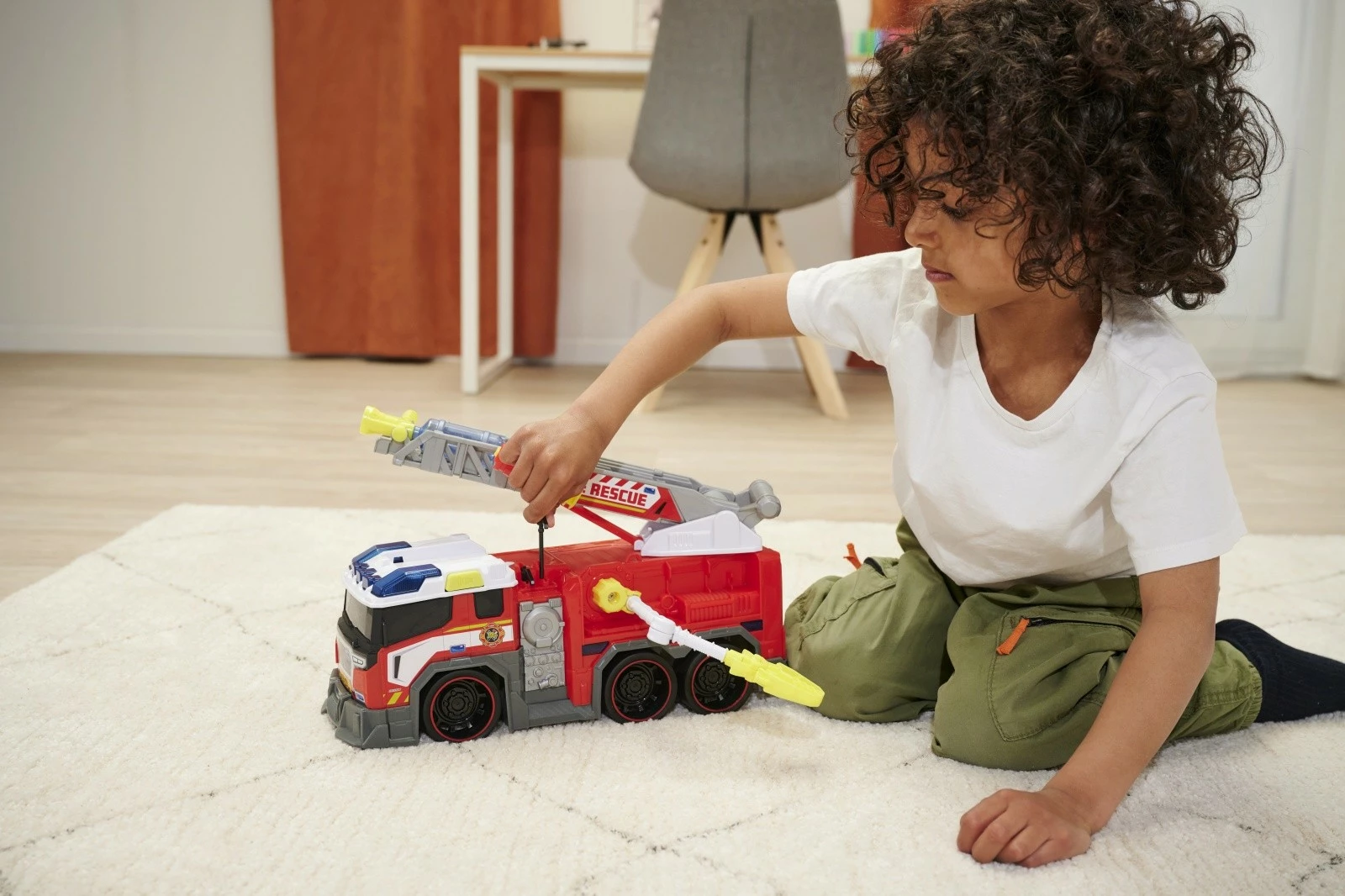 Lutka gasilsko vozilo Dickie 37,5 cm, plastika, z lučmi in zvokom, rdeče