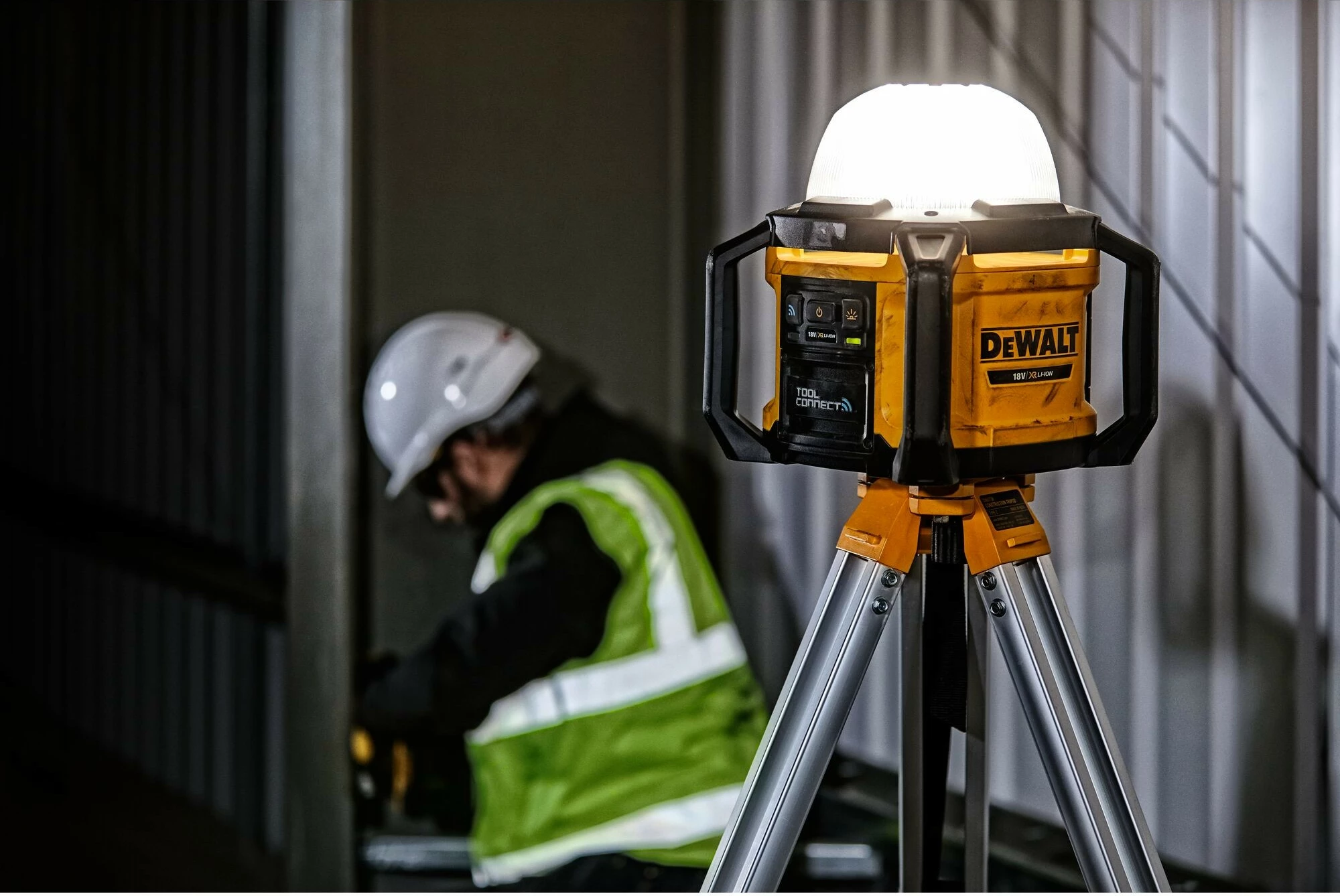 Prenosna delovna svetilka za gradbišče, DeWALT 18V, rumeno/črna