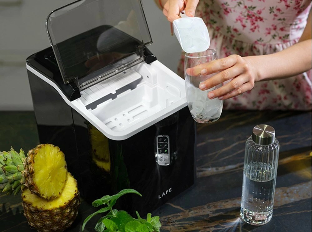 Stroj za led Lafe IceTwist PRO LAFLOD47684, 12 kg/dan, rezervoar 1,5 L, samodejno čiščenje, nastavljive kocke, črn