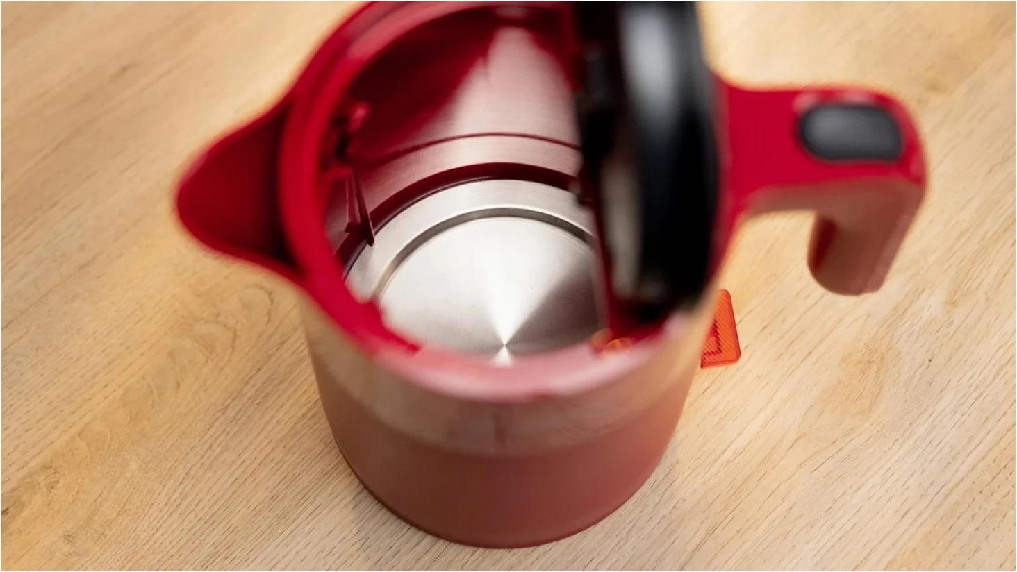 Električni čajnik 1,7 l, 2400 W, rdeč Bosch TWK2M16