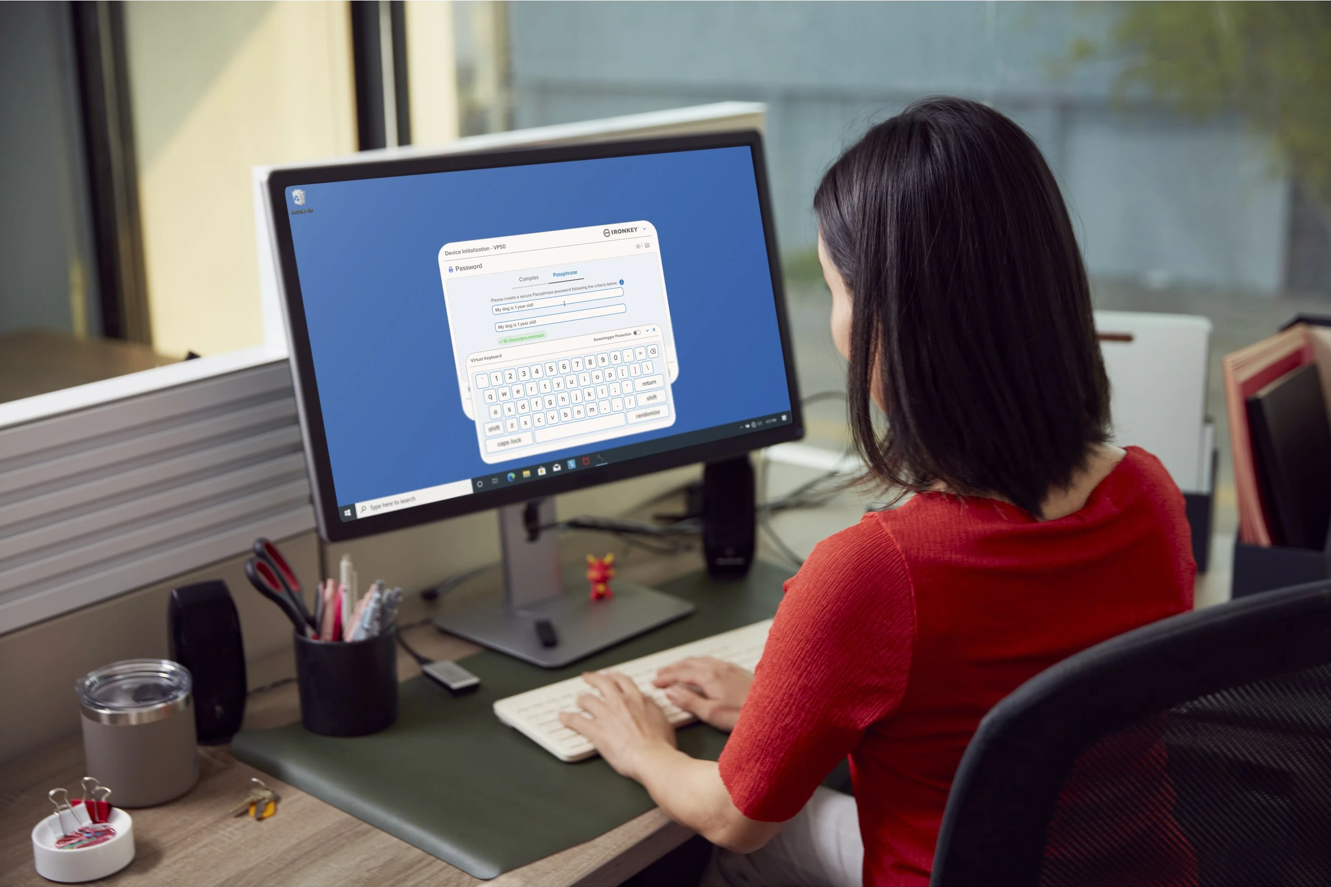 Varnostni USB Kingston IronKey Vault Privacy 50 64GB, USB 3.2, črno/modro