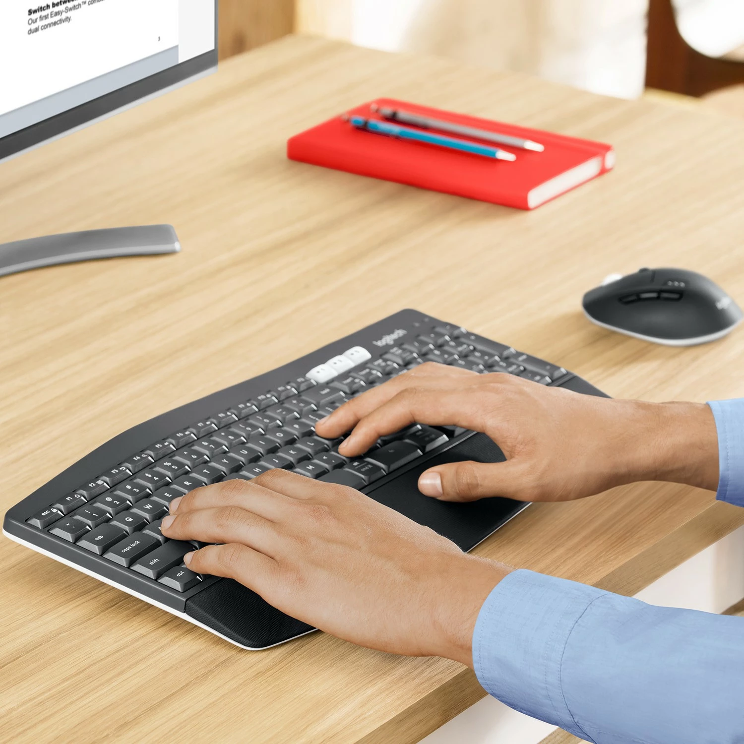 Brezžična tipkovnica in miška Logitech MK850 Performance, tipkovnica polne velikosti (100%), RF Wireless + Bluetooth, QWERTZ, črna