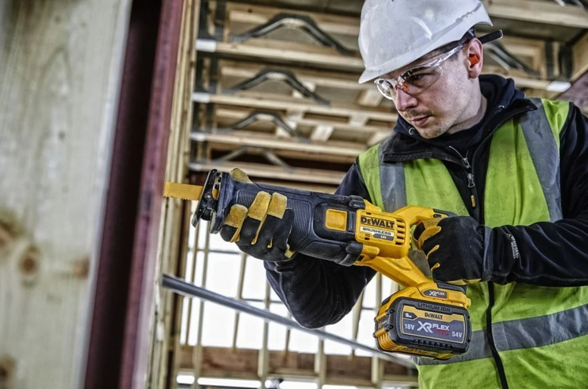 Recipročna žaga FlexVolt 54V DeWalt DCS389NT, črna, rumena