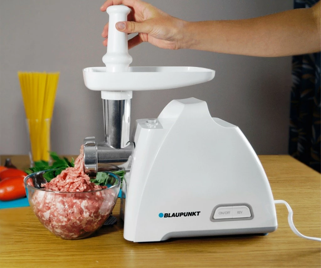 Električni mlinček za meso Blaupunkt FMM401, 1500 W, bel, s 3 rešetkami