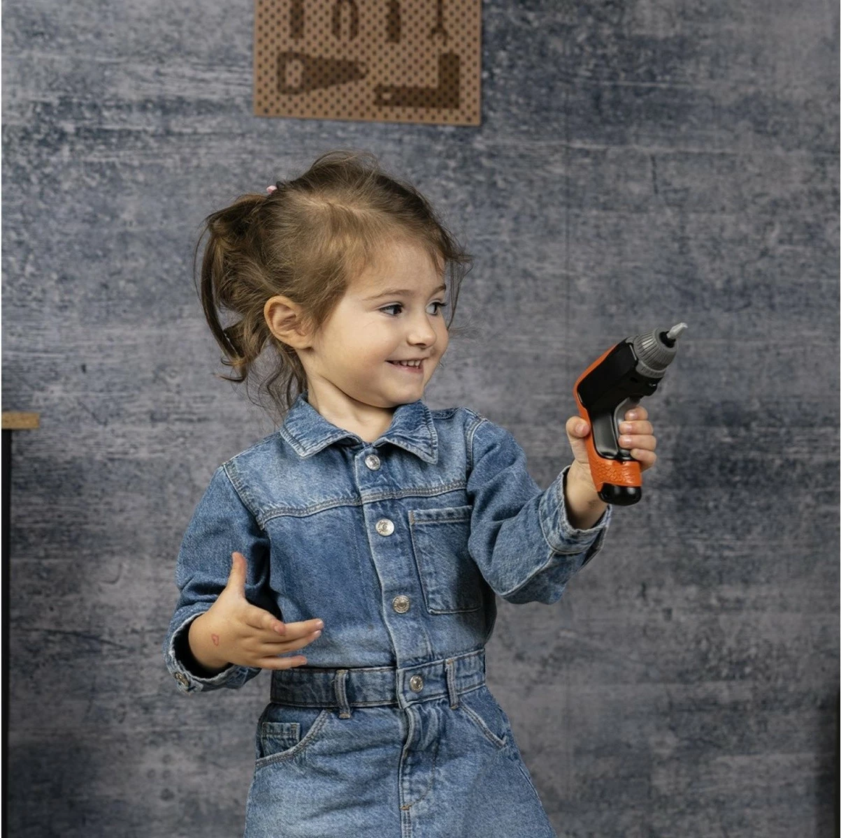 Delavnica z dvigalom Smoby Black+Decker Bricolo Builder, komplet igrač, 87 kosov