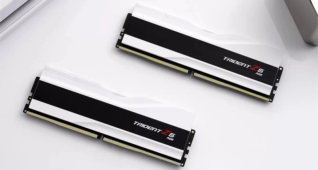 Visokozmogljiva RAM memorija Trident Z5 RGB 64 GB (2 x 32 GB) DDR5 6000 MHz, G.Skill, večbarvna