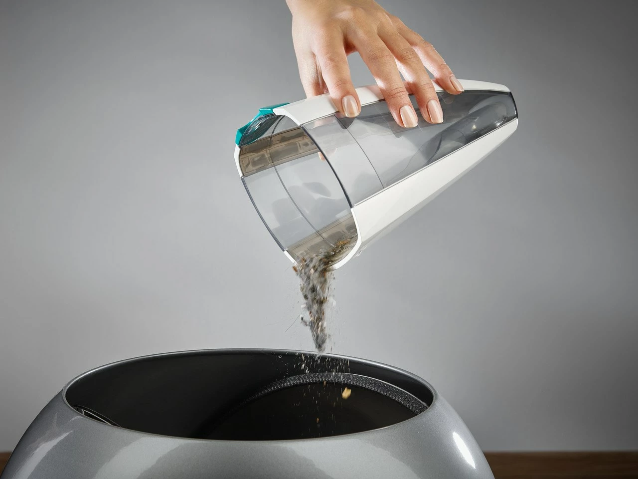 Brezžični sesalnik 2-v-1, brez vrečke, 20V, bel/moder Leifheit PowerVac