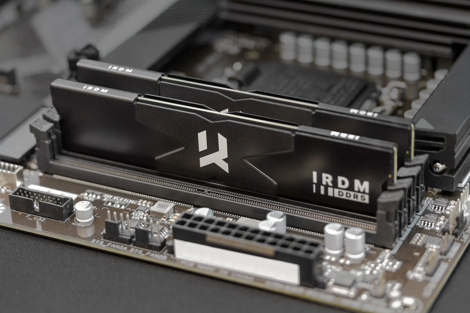 RAM pomnilnik GoodRam IRDM DDR5 IR-6400D564L32S/32GDC, 32 GB