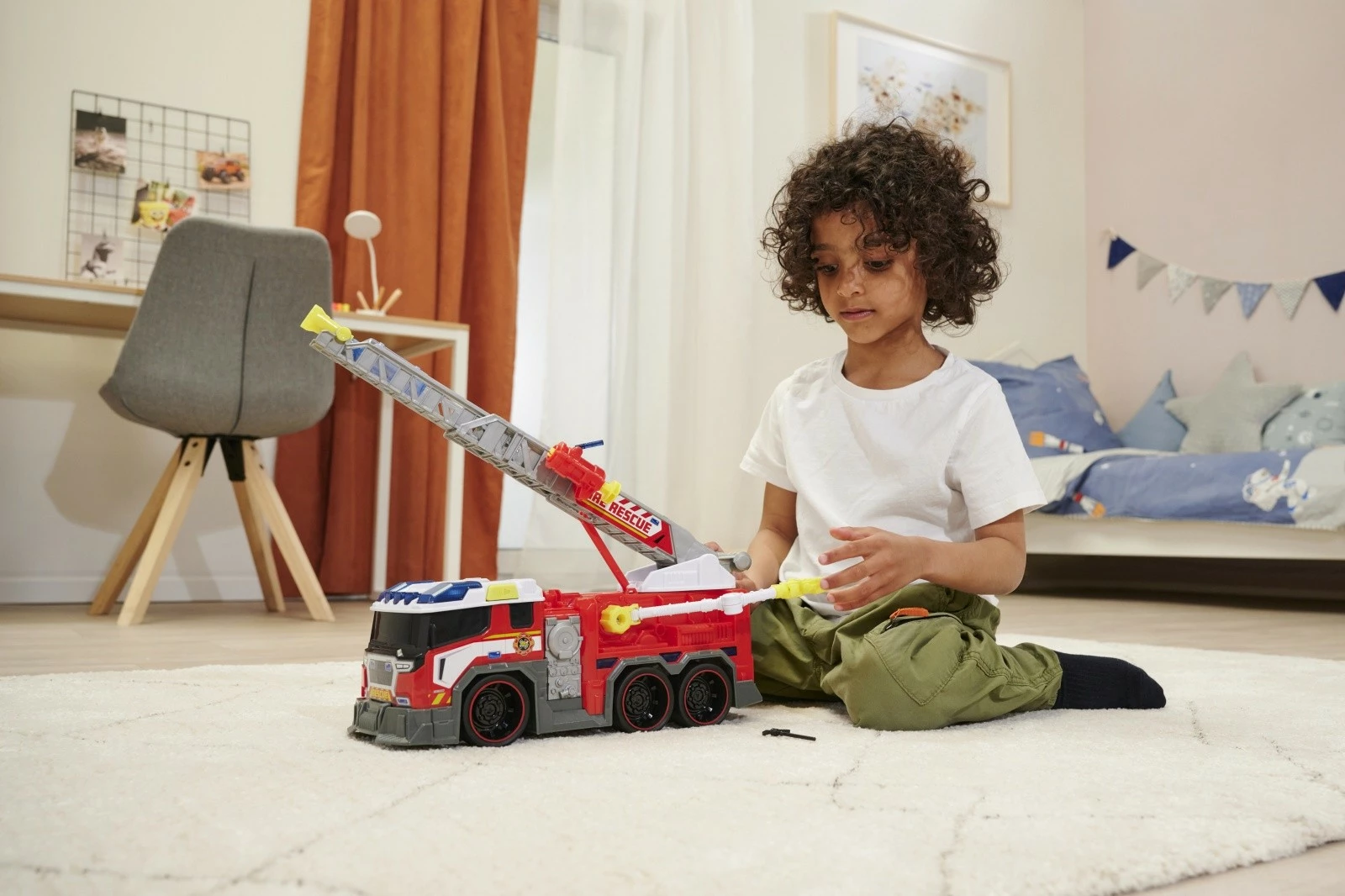 Lutka gasilsko vozilo Dickie 37,5 cm, plastika, z lučmi in zvokom, rdeče