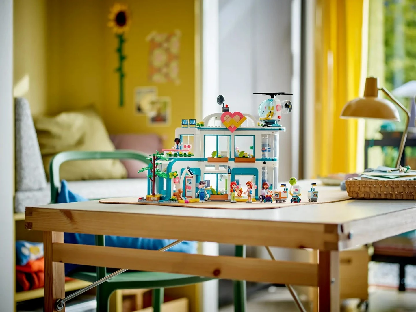 Igralni komplet bolnišnica Heartlake City, LEGO Friends 42621, 5 minifigur, za otroke, večbarvno