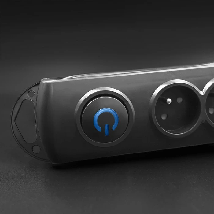 Razdelilec z 6 vtičnicami Qoltec 50111, 1,8 m, črn