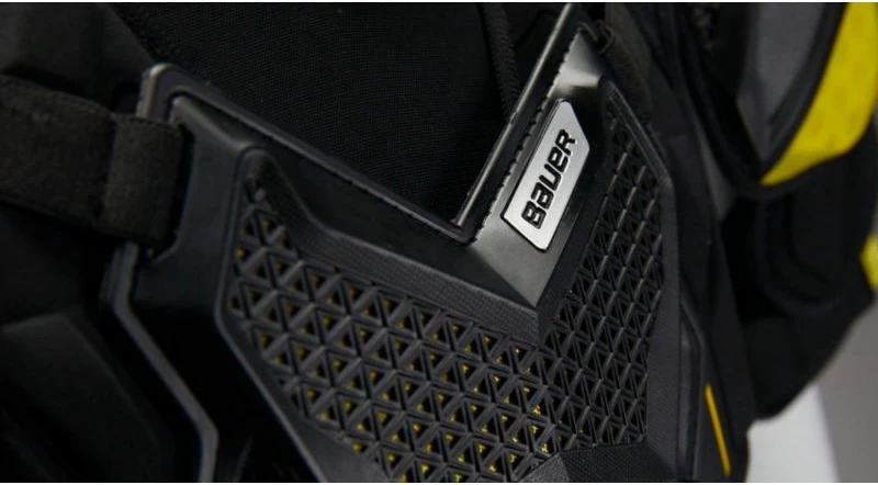 Mrežne zaščitne ramenske ščitnike za moške Bauer, črni