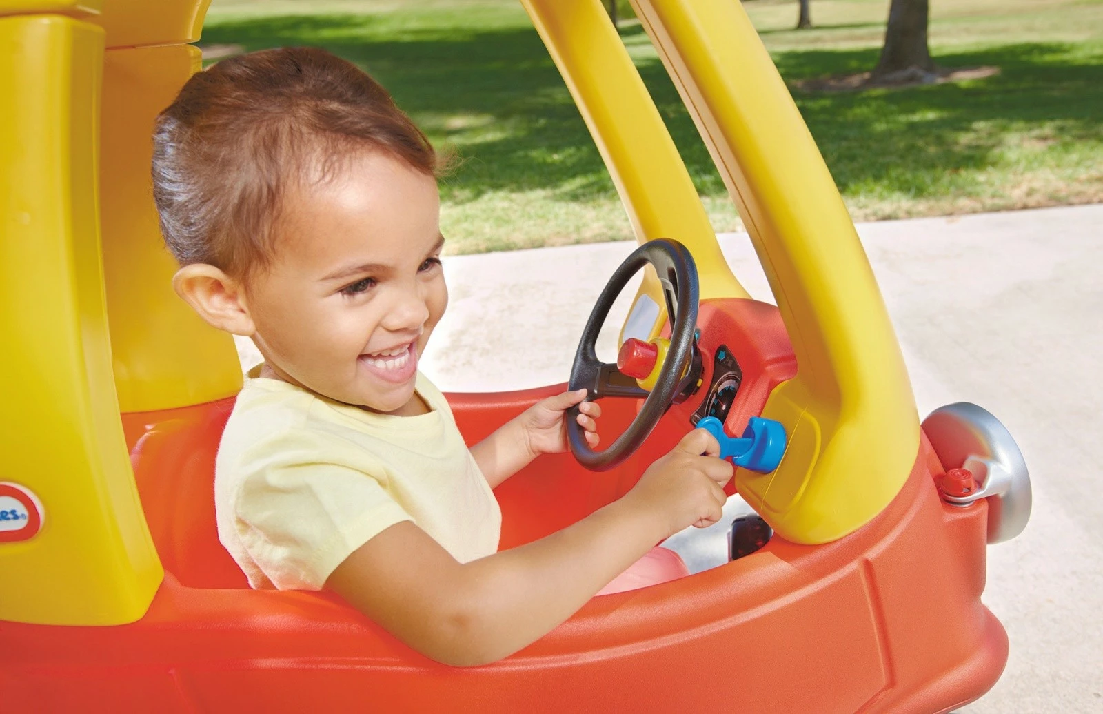 Igračeča voziček z novimi očmi, rdeče/rumen Little Tikes Cozy Coupe