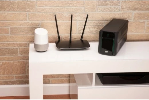 Neprekinjeno napajanje 2200 VA, 1200 W, 4 Schuko, tower, črn APC BVX2200LI-GR