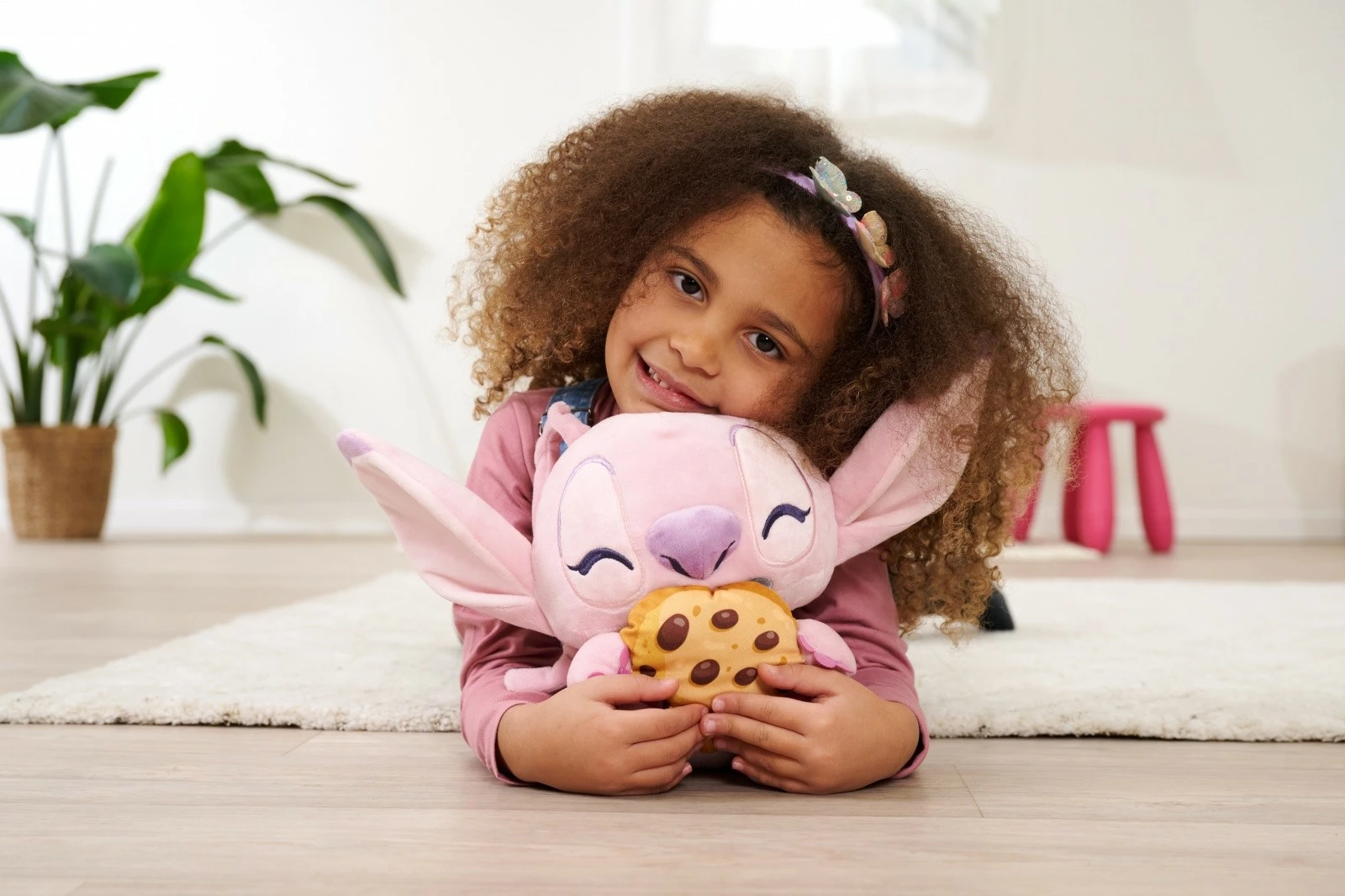 Plišasta igrača Angel z piškotom, 25 cm, večbarvna, Disney Simba