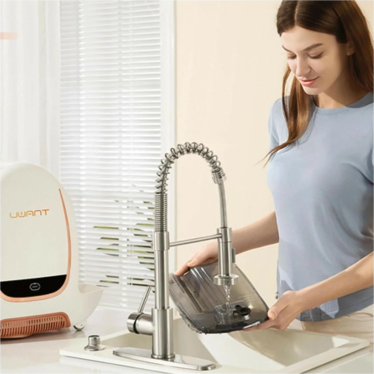 Pastralnik z vodo UWANT B100-S, 1.8L, 450W, bel