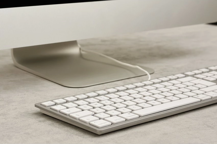 Tanka tipkovnica za Mac Cherry KC 6000C, žična, USB, škarjasta stikala, QWERTZ, srebrna