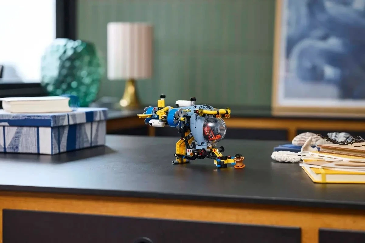 Niz raziskovalne podmornice LEGO Technic 42201