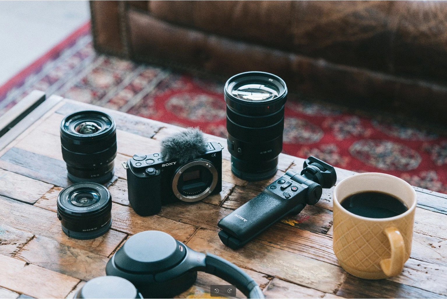 Napreden fotoaparat za ustvarjalce Sony α ZV-E10L, 24,2 MP, 4K Ultra HD, zaslon na dotik, črn