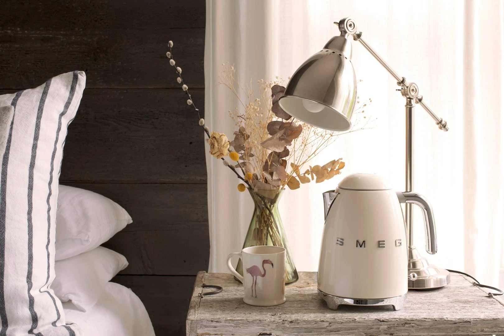 Retro čajnik 50's Style SMEG KLF03CREU, krem