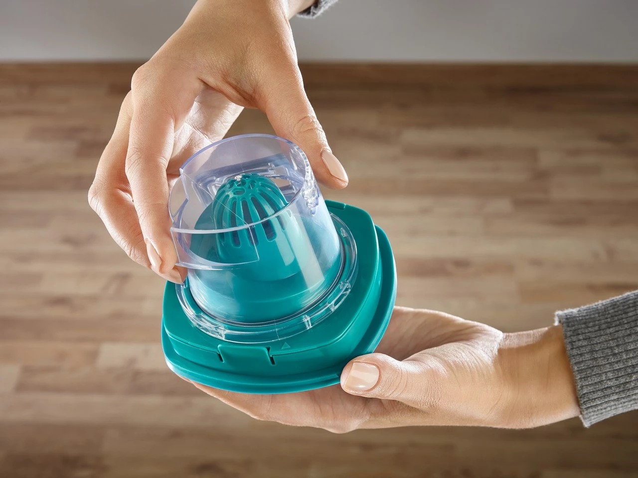 Brezžični sesalnik 2-v-1, brez vrečke, 20V, bel/moder Leifheit PowerVac