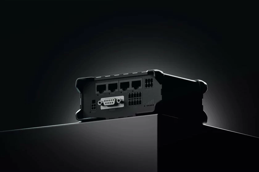 Industrijski mobilni usmerjevalnik Teltonika RUT956, Fast Ethernet, črn