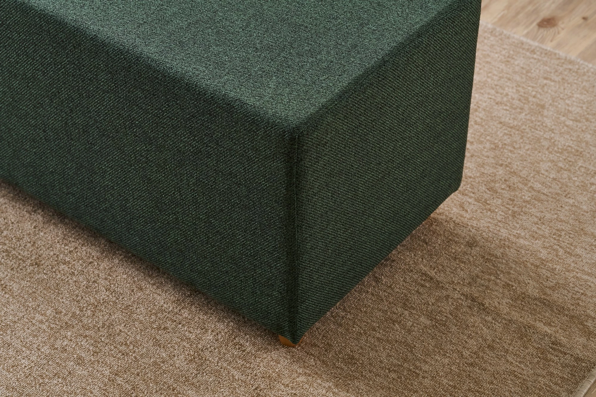 Zelen puf Atelier del Sofa, Urla