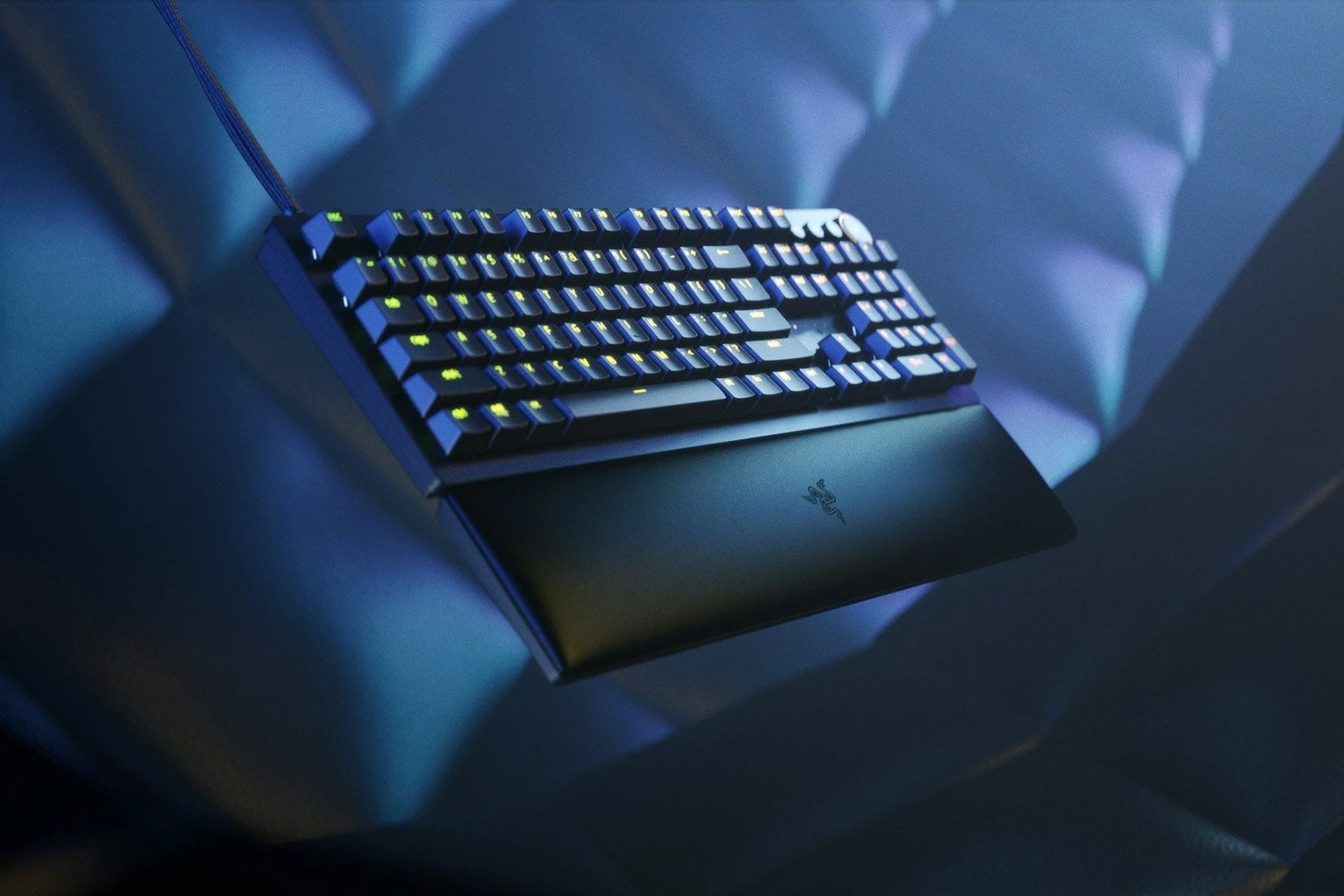 Mehanska gaming tipkovnica Razer Huntsman V2, žična, USB, RGB LED, črna