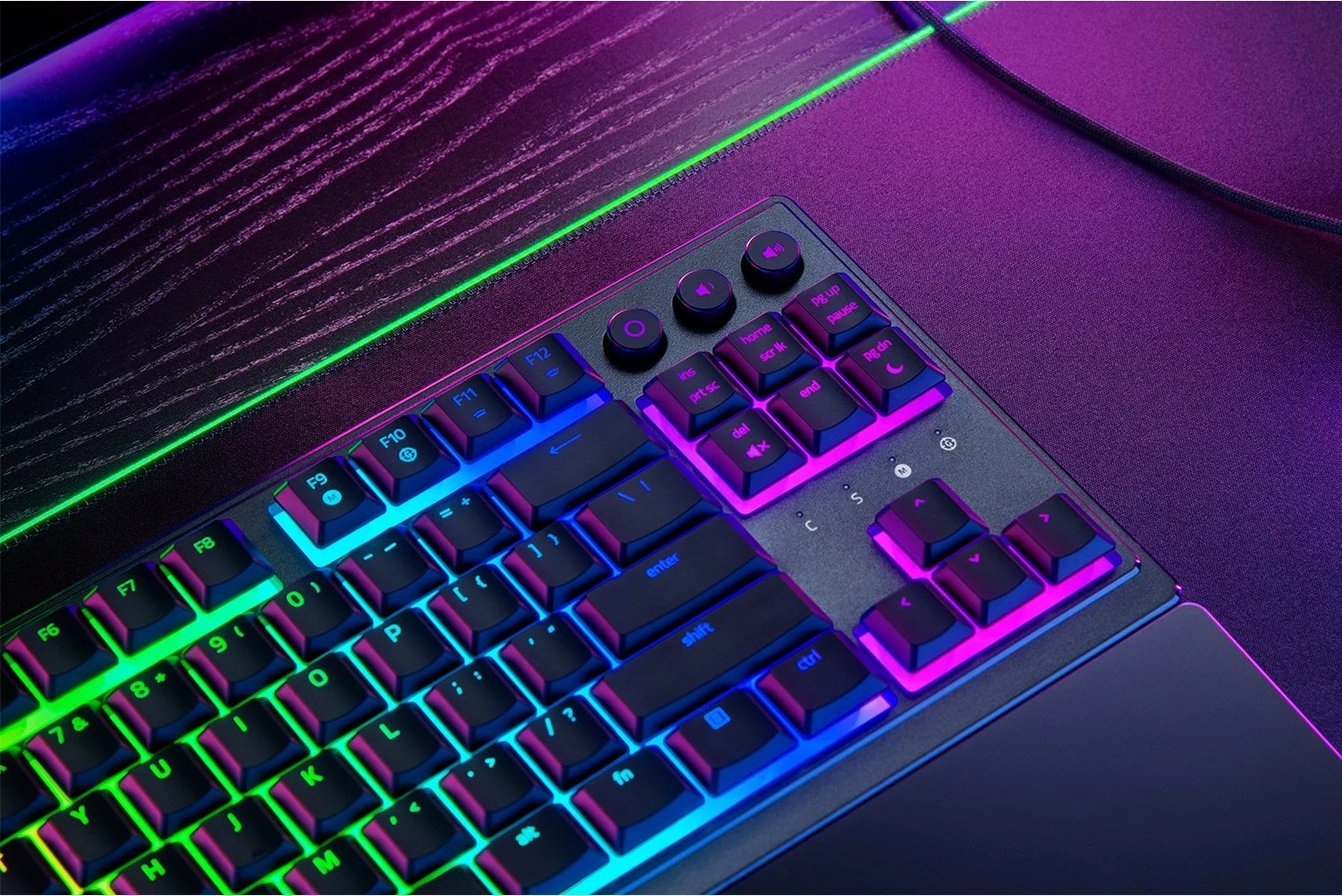 Gaming tipkovnica Razer Ornata V3, RGB, meha-membrana, tenkeyless, črna