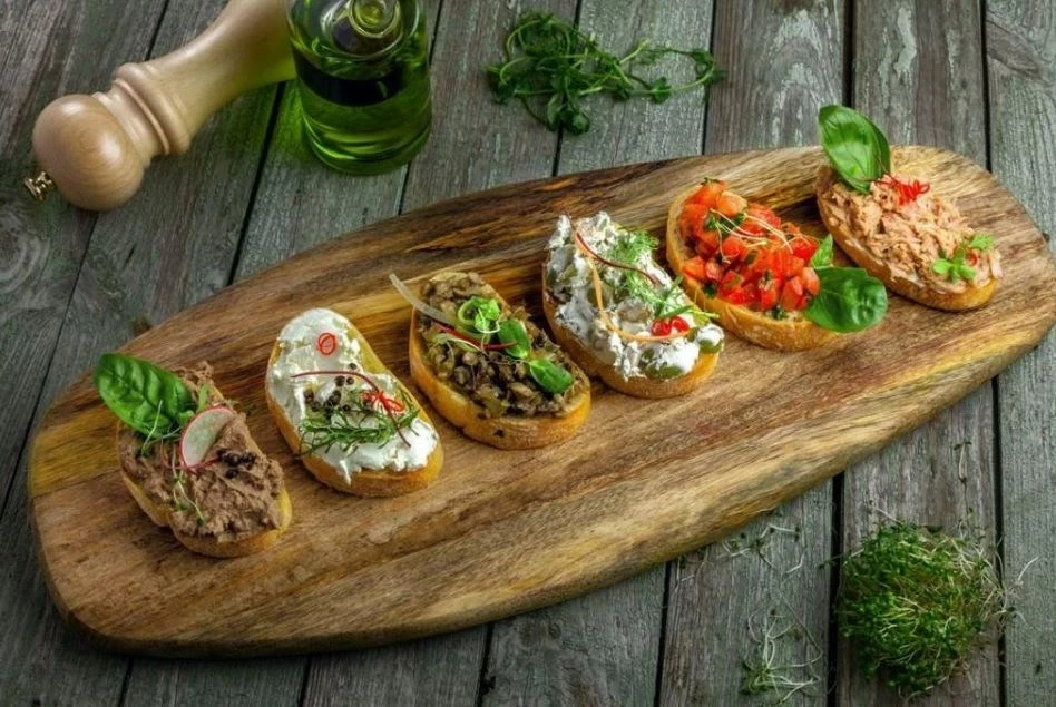 Električni sesekljalnik za sadje, zelenjavo in led HEINRICH'S HMZ 8849, 2 L, 500 W, siv