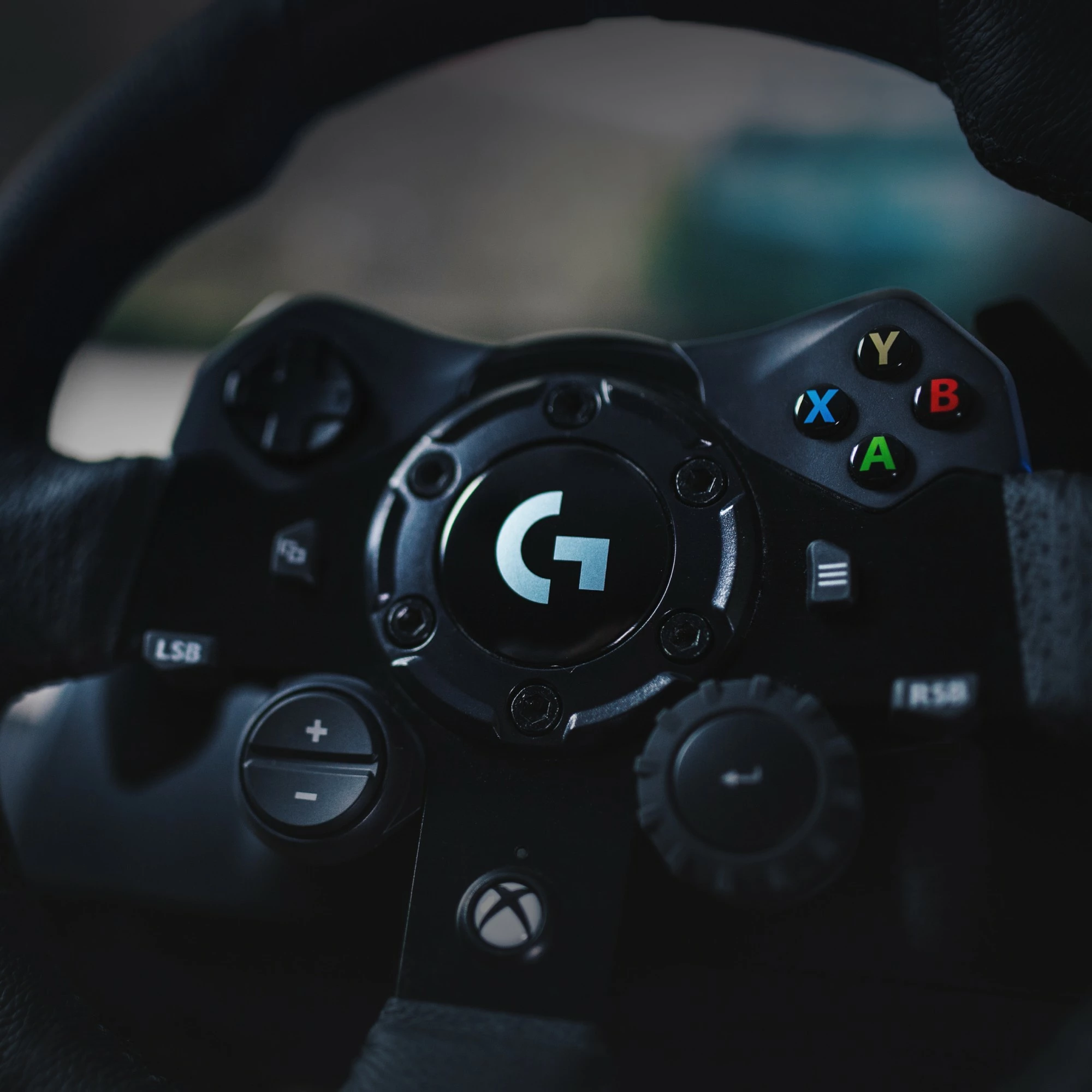 Dirkalni volan in pedala Logitech G923 za Xbox X|S, Xbox One in PC, 900°, črn