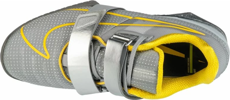 Trenažni čevlji Nike, moški, sivi