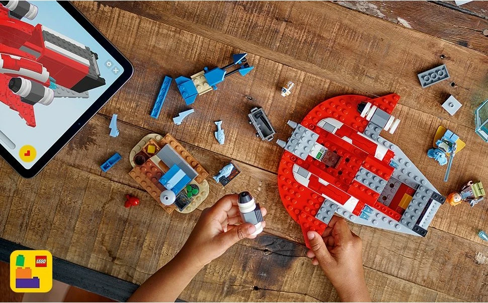 Gradbeni set The Crimson Firehawk LEGO Star Wars, 136 kosov, večbarven