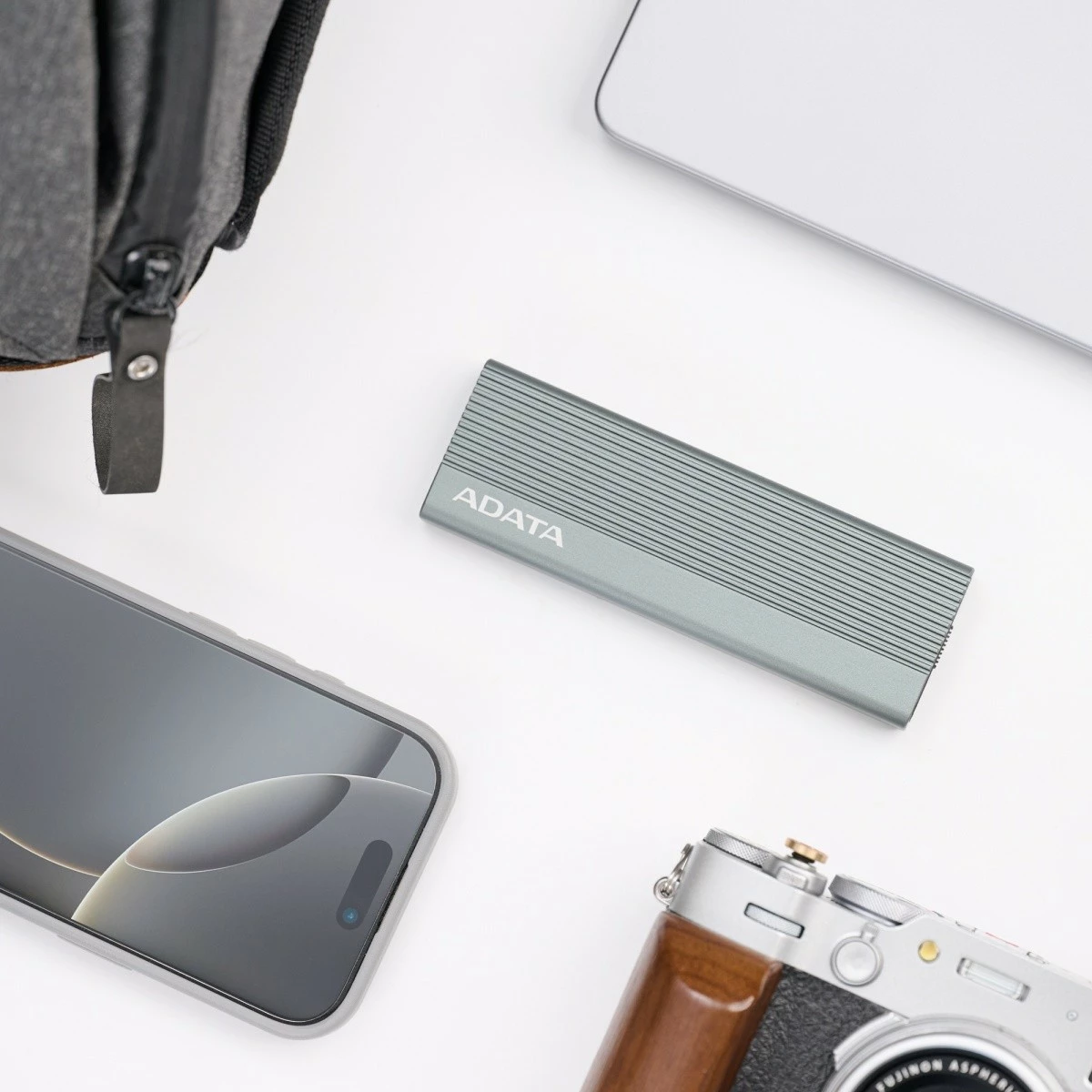 Zunanje računalniško ohišje za SSD Adata EC680, M.2, USB 3.2 Type-C, sivo