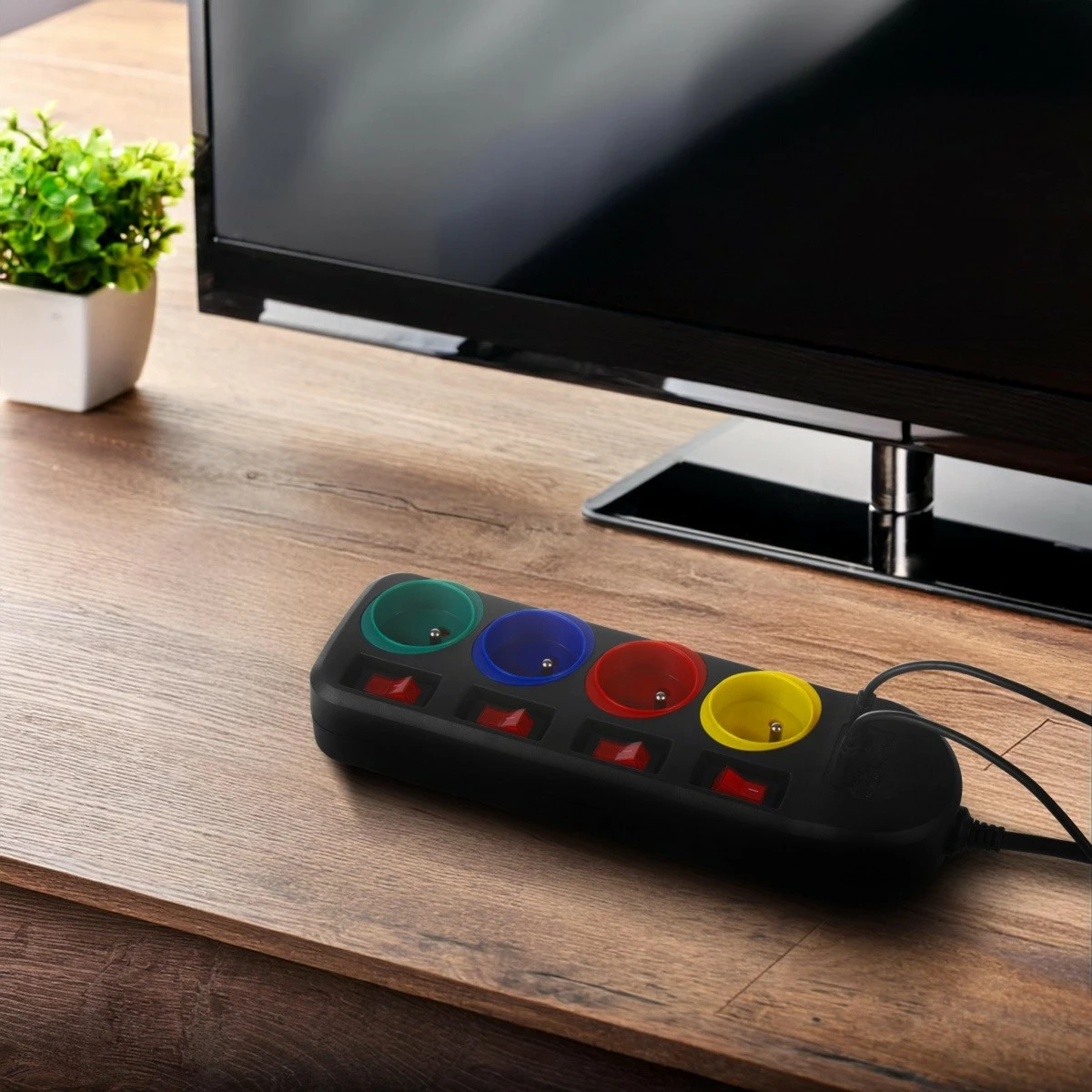 Razdelilec za vtičnice z USB Maclean MCE508 B, 4 vtičnice, 1,5 m, 2x USB, črn